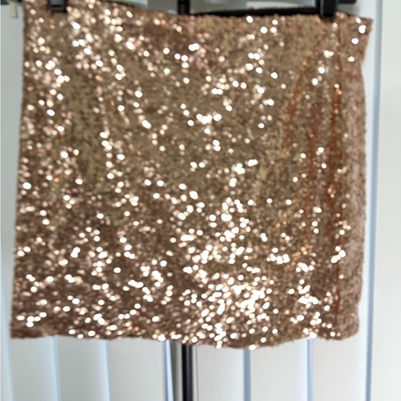 Sparkling Sequin Mini Skirt - Picture 2 of 8